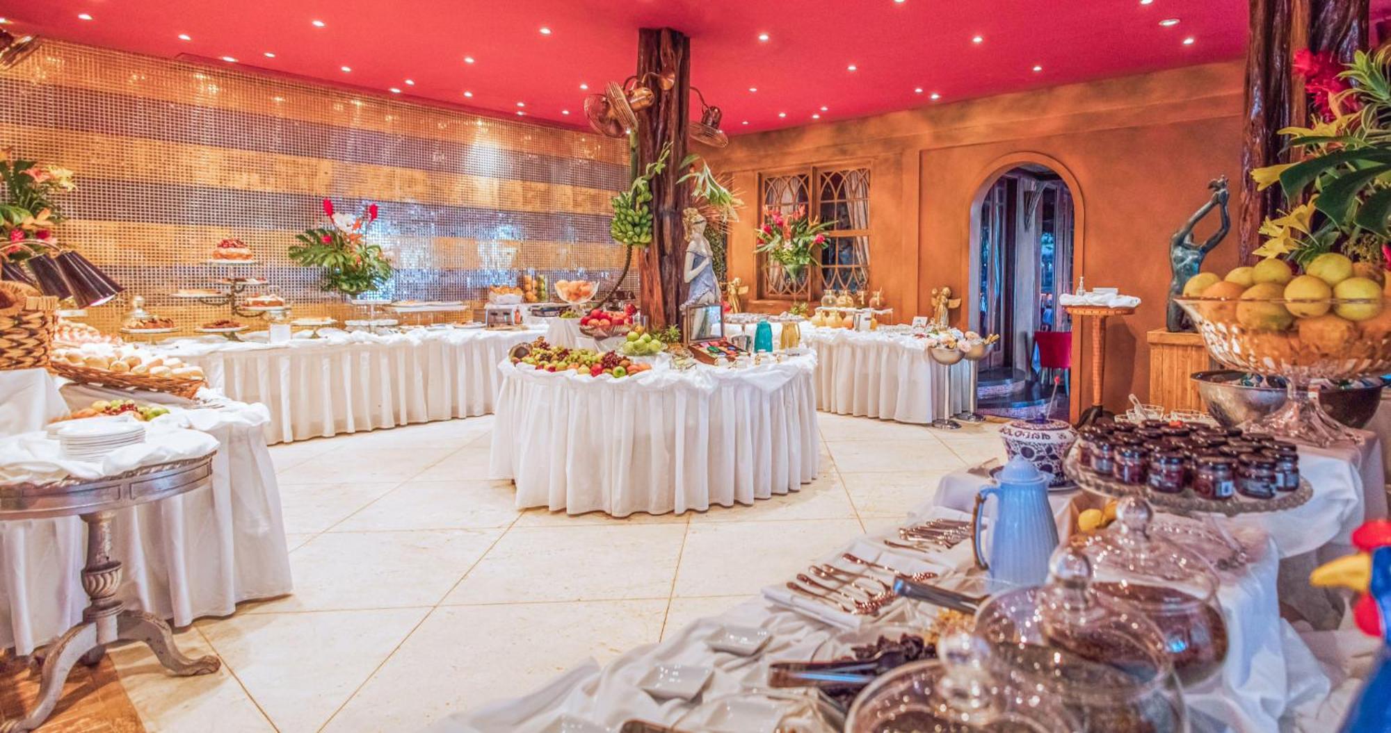 Dpny ビーチ ホテル ＆ スパ イリャベラ エクステリア 写真 The buffet at the restaurant