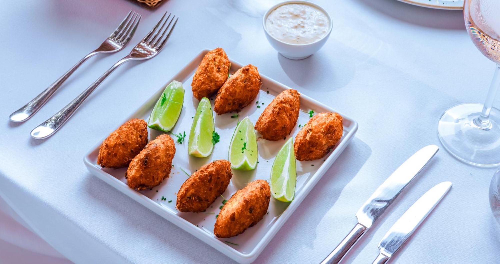 Dpny ビーチ ホテル ＆ スパ イリャベラ エクステリア 写真 Crab cakes