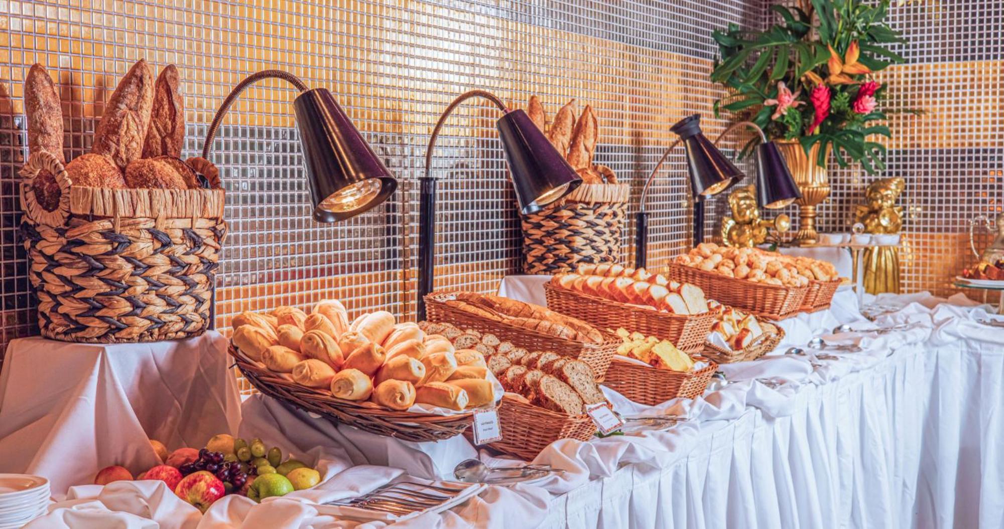 Dpny ビーチ ホテル ＆ スパ イリャベラ エクステリア 写真 A buffet at a hotel